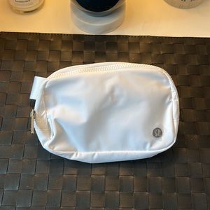 NWT Lululemon Everywhere bag in White